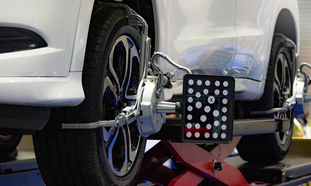 Spring Precision: Preparing Your Vehicle for Summer Road Trips with 3D Wheel Alignment