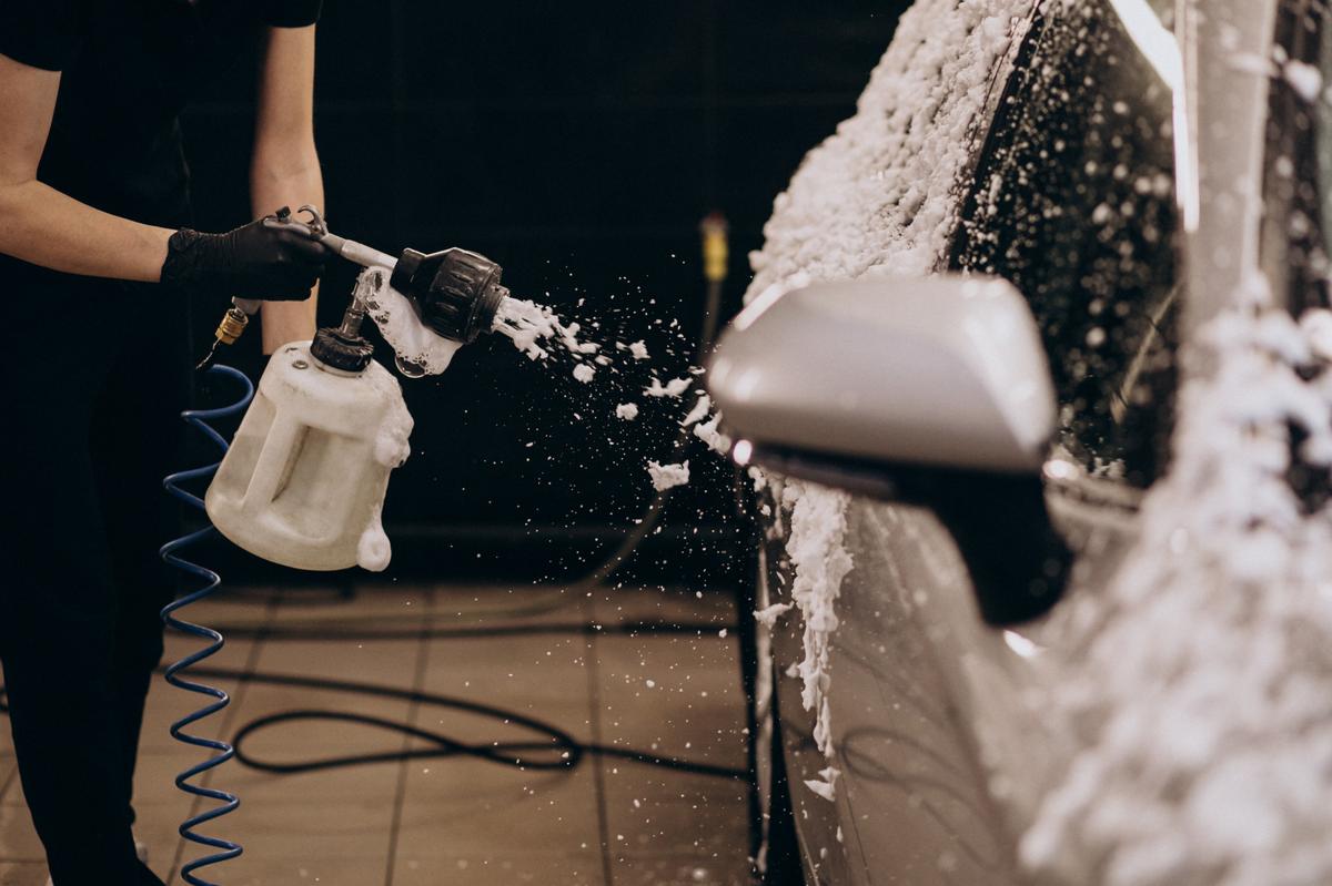 Range of professional garage equipment for wheel alignment, washing and diagnostics